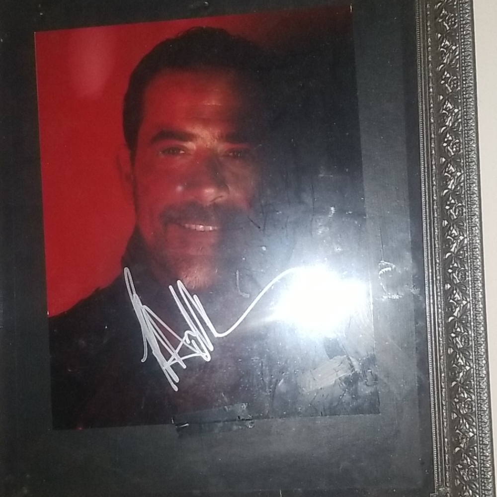 Jeffery dean Morgan's autograph